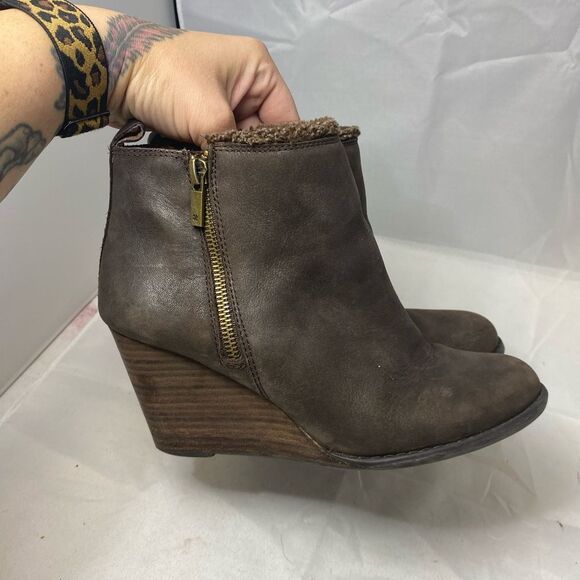 Lucky Brands wedge booties 8.5 - Picture 2 of 7